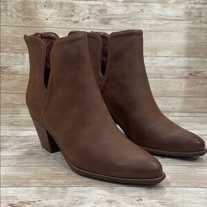 BareTraps Chestnut Ankle Booties NWT Size 8.5M